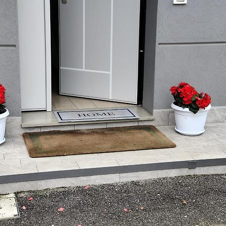 Grigio Perla Panigale, Villetta Con Giardino E Parcheggio Privato Fino A Tre Posti Auto - Un Oasi Di Tranqullita Bologna Exterior foto