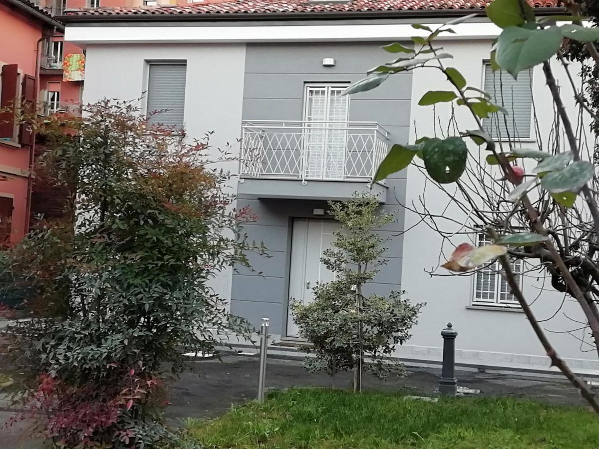 Grigio Perla Panigale, Villetta Con Giardino E Parcheggio Privato Fino A Tre Posti Auto - Un Oasi Di Tranqullita Bologna Exterior foto