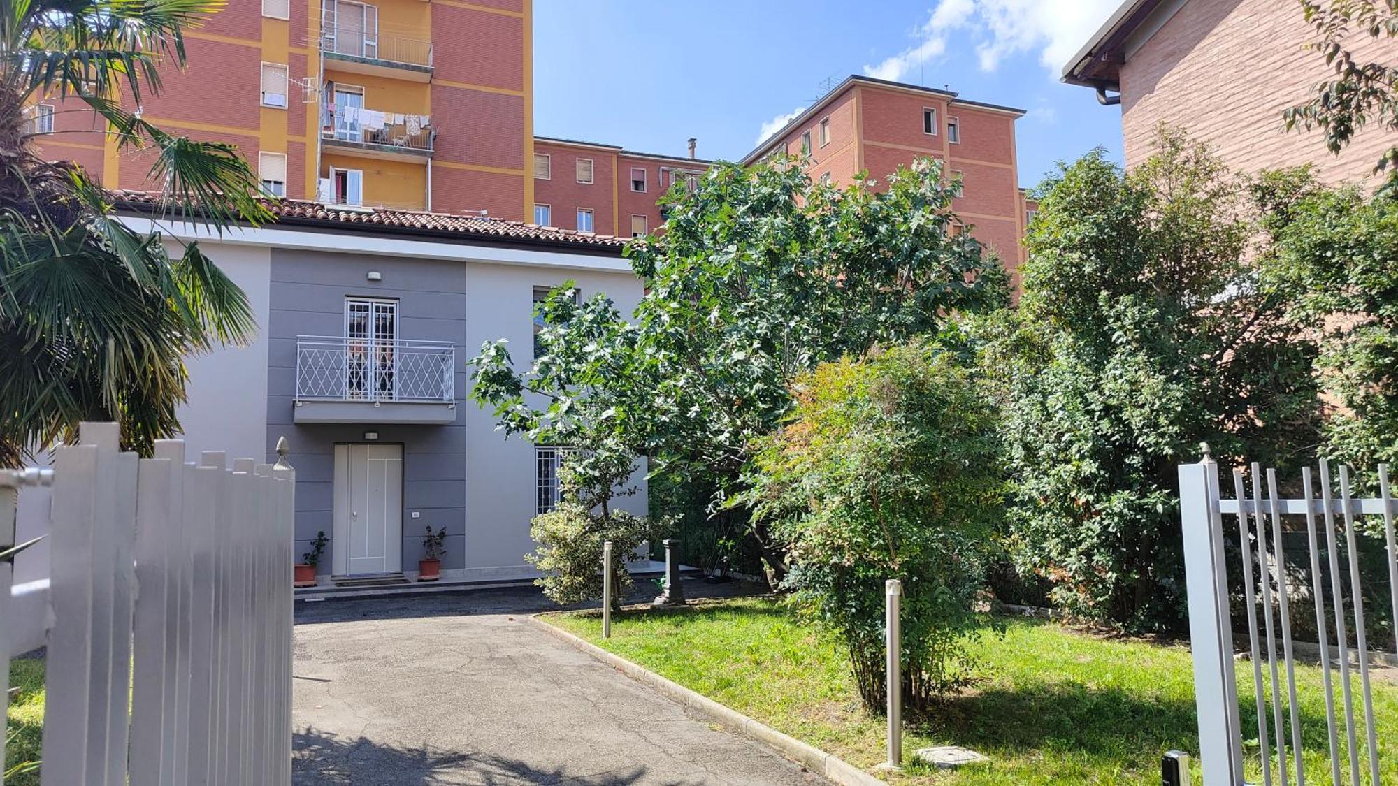 Grigio Perla Panigale, Villetta Con Giardino E Parcheggio Privato Fino A Tre Posti Auto - Un Oasi Di Tranqullita Bologna Exterior foto