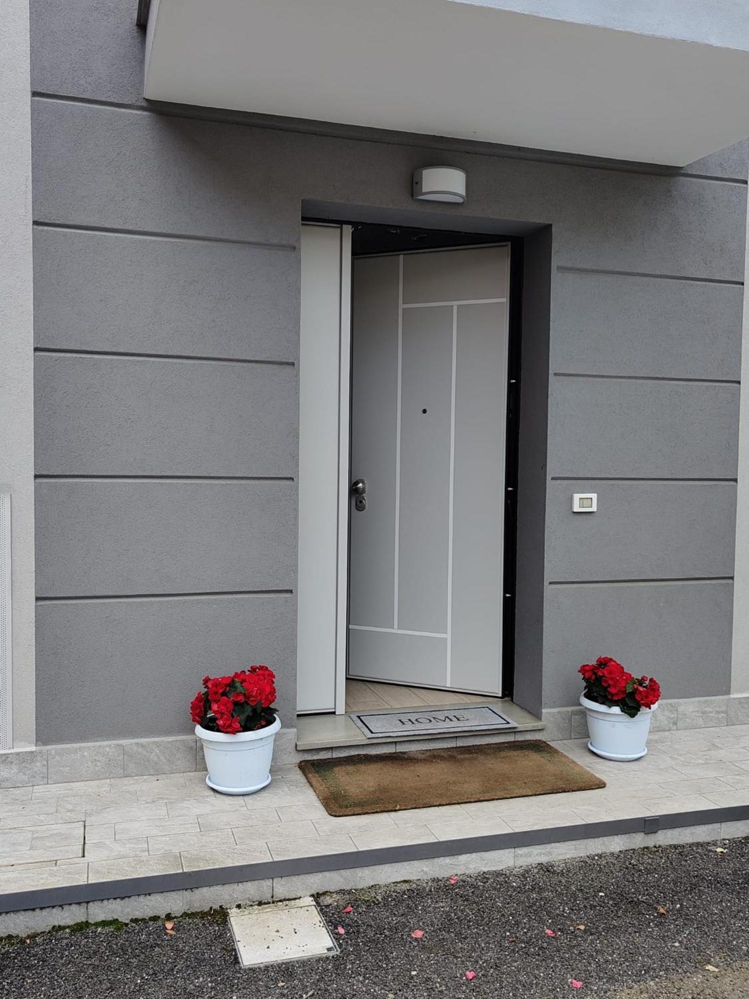 Grigio Perla Panigale, Villetta Con Giardino E Parcheggio Privato Fino A Tre Posti Auto - Un Oasi Di Tranqullita Bologna Exterior foto